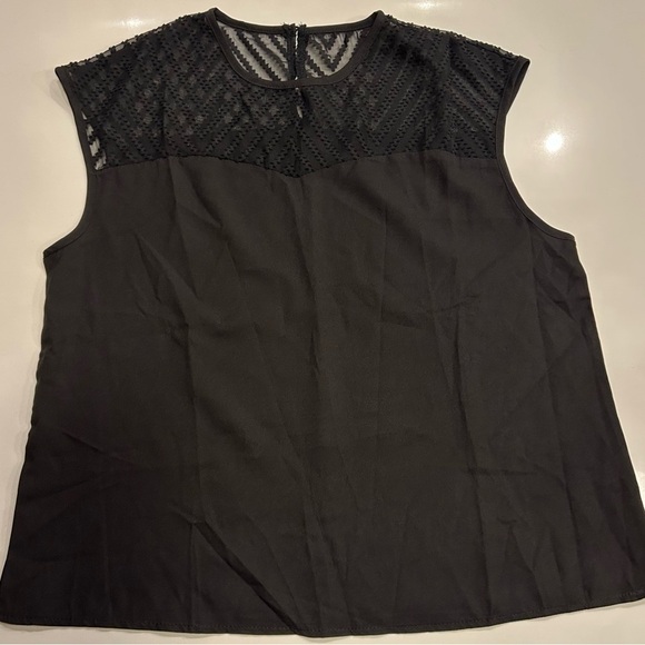 SHEIN Tops - SHEIN Black Sleeveless Blouse with Textured Lace Top, size large